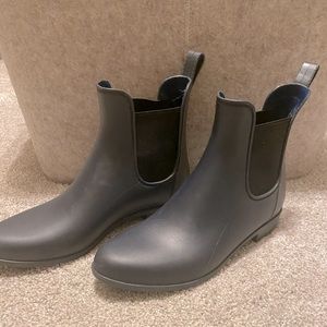 Navy blue J. Crew Chelsea rainboots